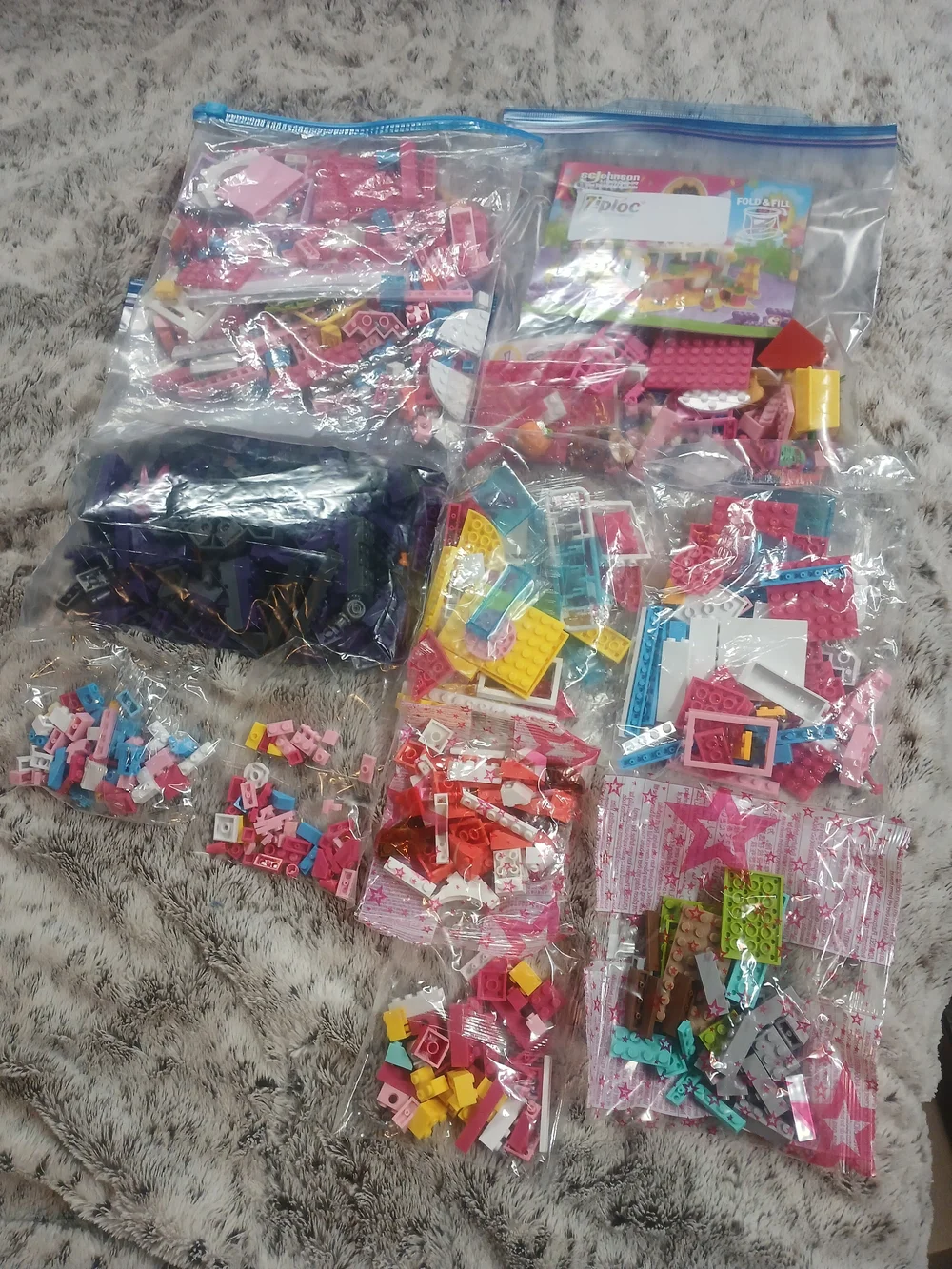 Lego MIXED LOT OF Pink Blue Yellow Green Assorted Mini Bricks.  Bin 20